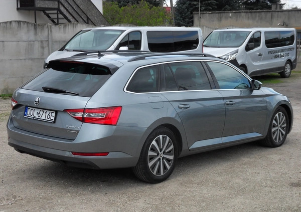 Skoda Superb cena 59900 przebieg: 182000, rok produkcji 2017 z Nałęczów małe 254